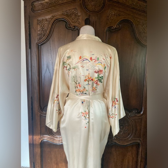 1920s vintage embroidered kimono style robe - Picture 2 of 16